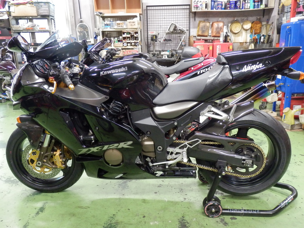 カワサキ ZX-12R『タイヤ交換』ピレリ ロッソコルサ2 - NAPS-ON マガジン