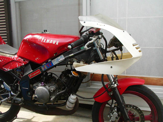 フロントカウルを付ける