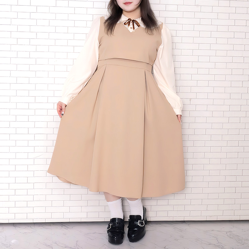 ダブルフリル衿のベージュワンピース（3L/4L） | 大きいサイズの可愛い