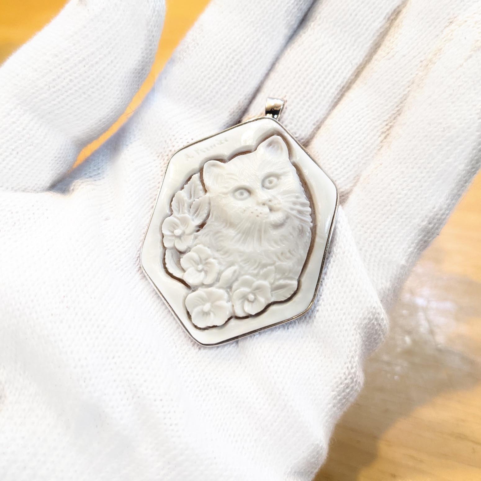 楽天市場】＼ポイント20倍!〜11日1:59迄／猫のシェルカメオ 猫とお花の