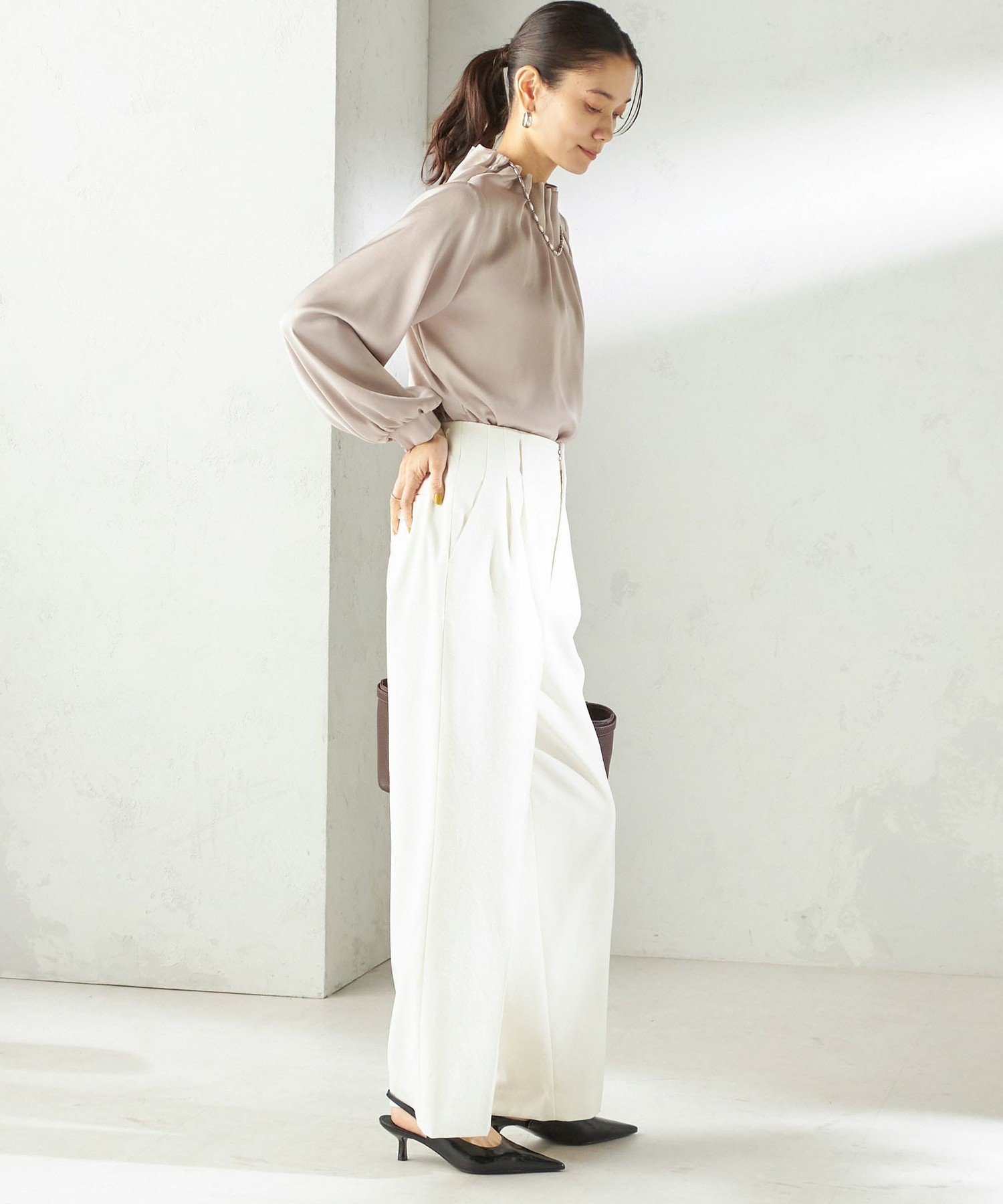 ships ビンテージサテンギャザーネックブラウス 一部WEB限定】〈手洗い可能〉ヴィンテージ サテン ネック ギャザー