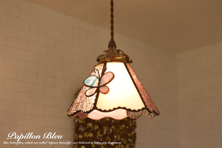 ステンドグラスのペンダント 1灯 ガラス 青い蝶々 かわいい【Papillon