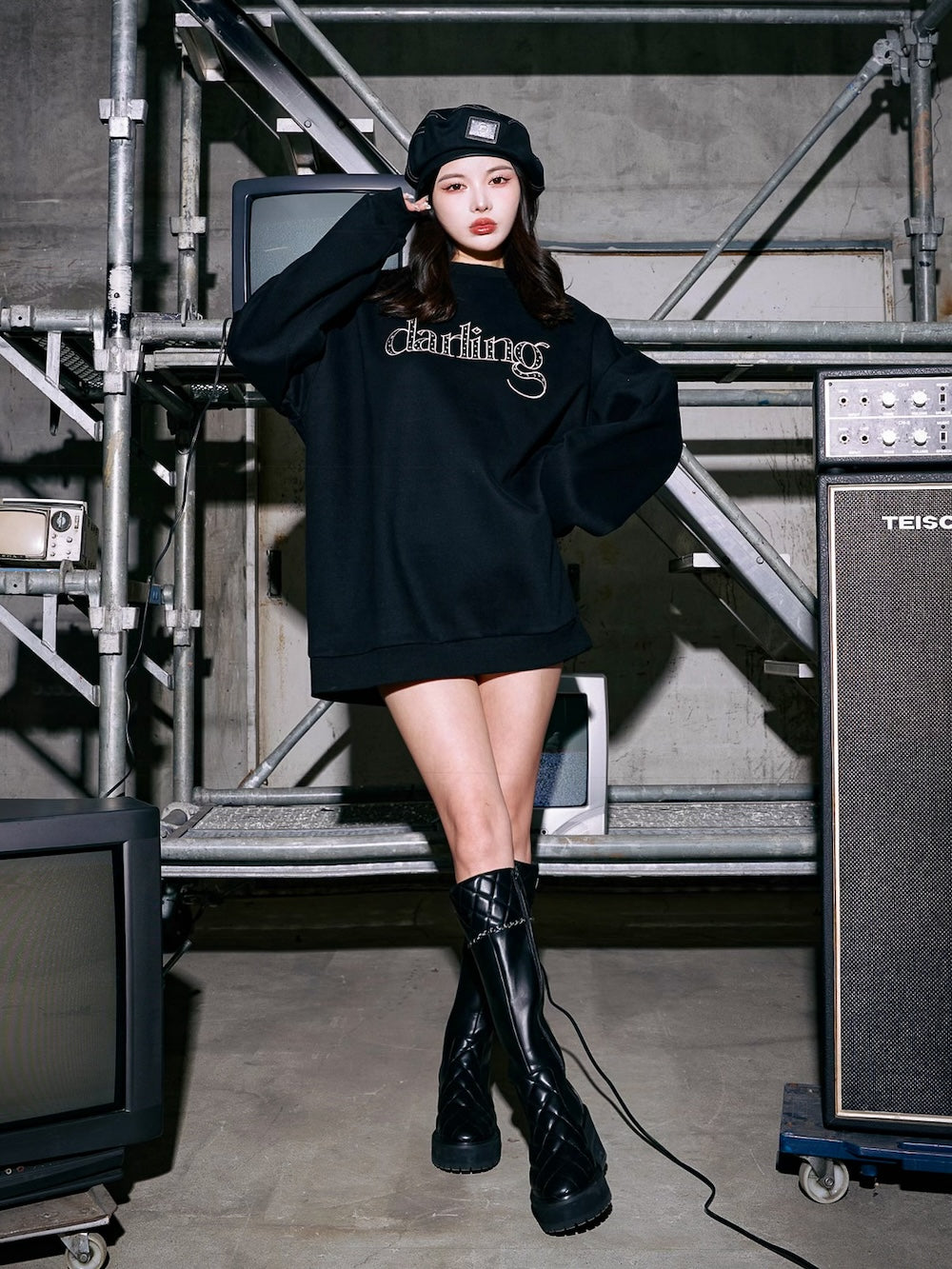 ビジューグラフィックプルオーバー – Darich (ダーリッチ)