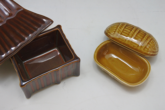 輸入陶器】蓋付き珍味入れ 茅葺屋根の田舎家／米俵