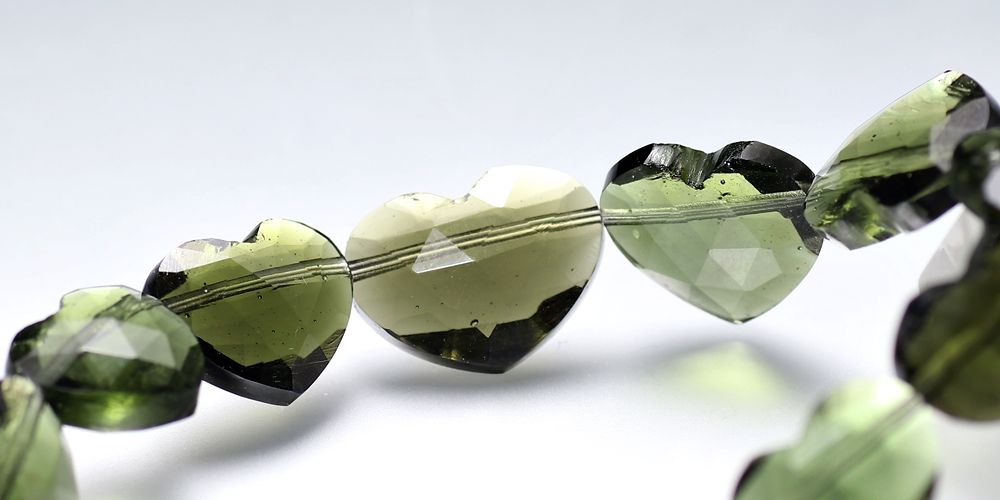 高品質++]天然モルダバイトブレスレット/ハートカットビーズ（約12.1