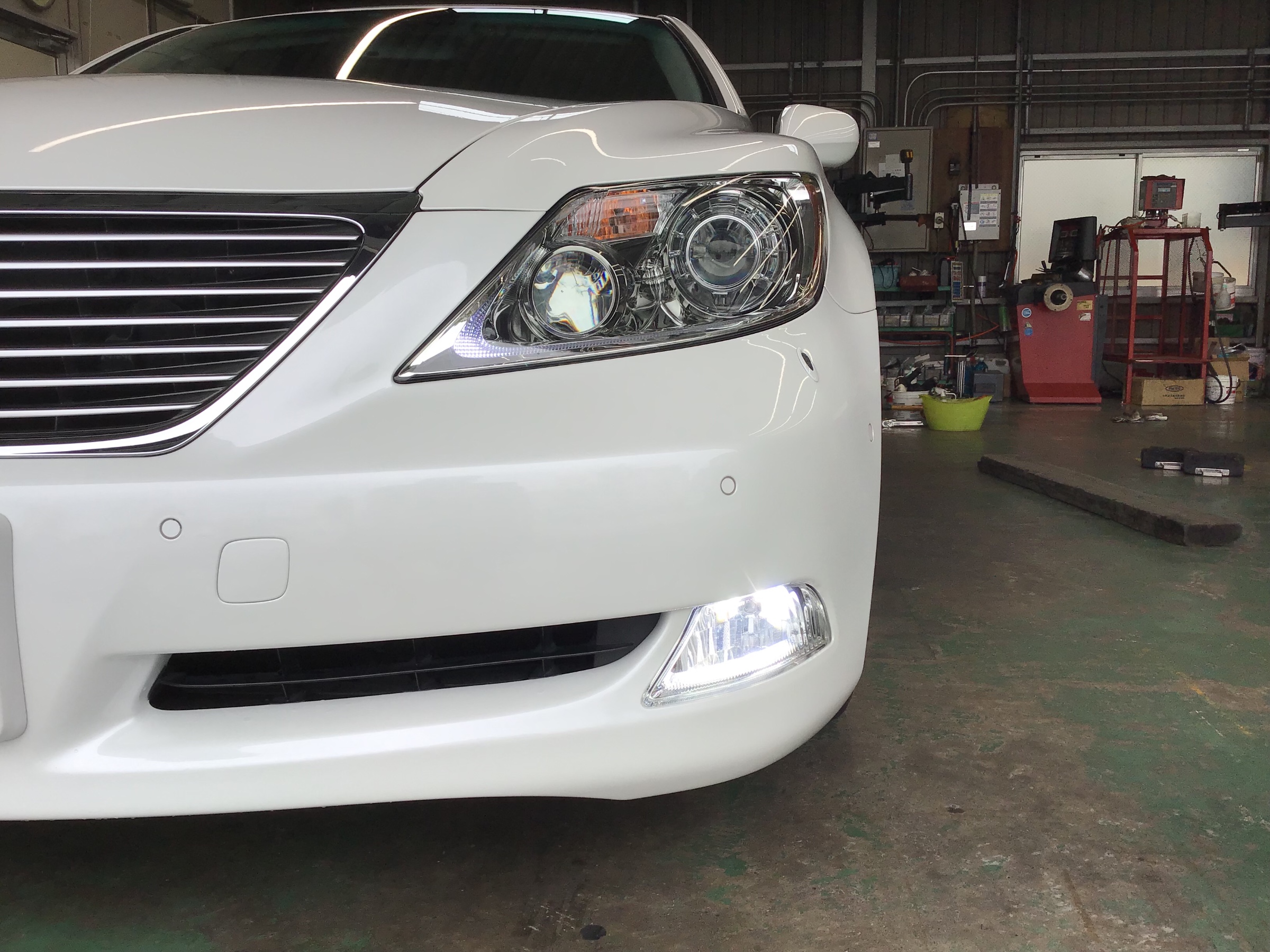 LEXUS・LS460】フォグランプ球 交換 BELLOF SPEC85 | 店舗おススメ情報