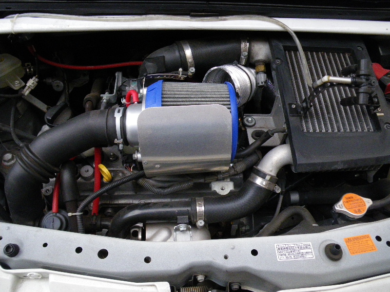 さよなら、毒キノコ （エアクリーナーをノーマル化）: ダイハツ ブーン