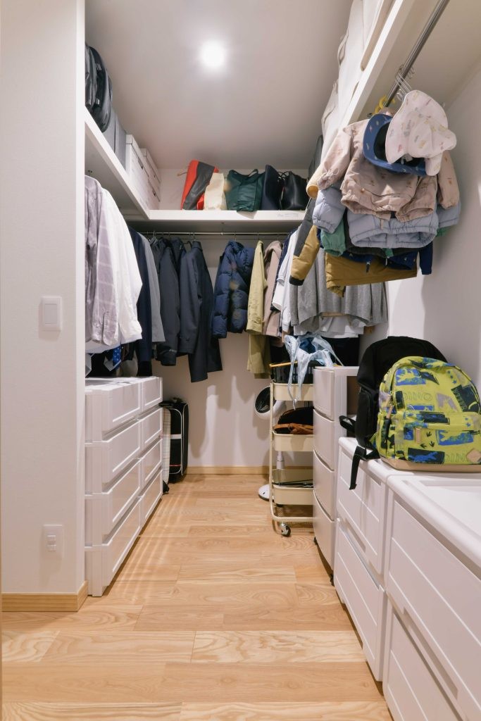 おかえりクローゼット(やさしい木に囲まれて) - 収納事例｜SUVACO(スバコ)