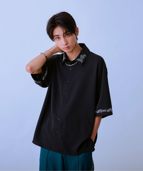 Ellno Loset（エルノロゼット）の「バックヨーク刺繍シャツ（シャツ