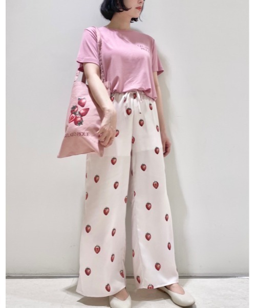 gelato pique（ジェラートピケ）の「ストロベリー柄サテンロングパンツ