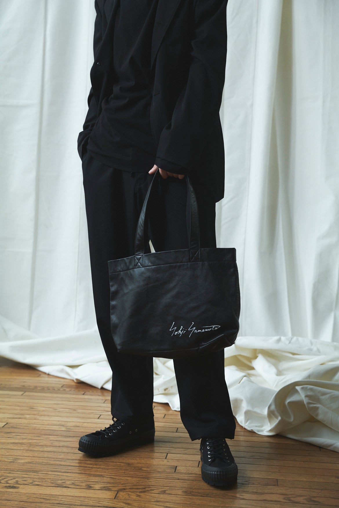 DISCORD YOHJI YAMAMOTO - Signature Tote M Black | DOORS NYC