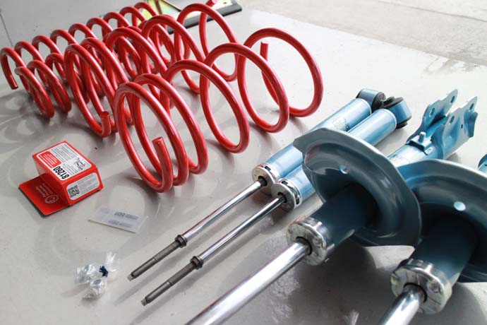 デリカ D:5のサスペンション交換と四輪アライメント - カー用品持込