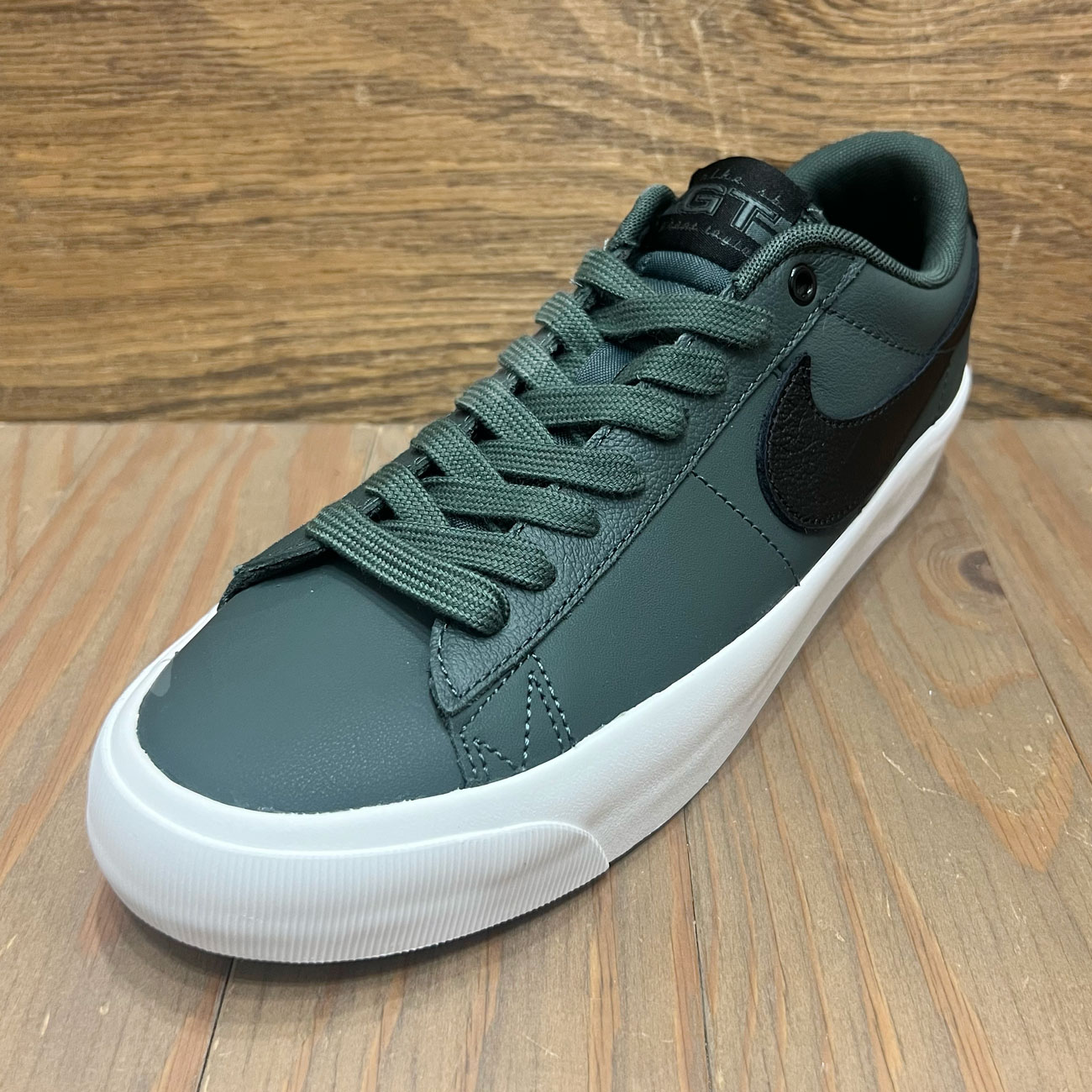 NIKE SB ZOOM BLAZER LOW PRO GT VINTAGE GREEN/BLACK | 東京の