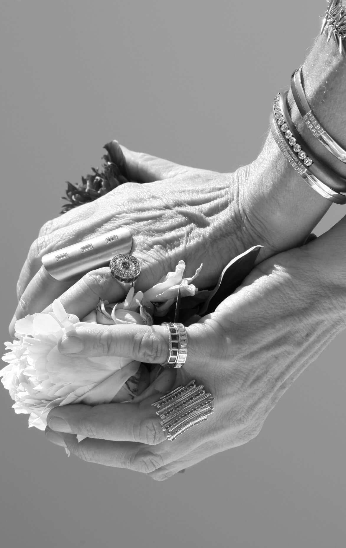 ILEANAMAKRI | 特別な日ではなく、日常にこそ上質なジュエリーを