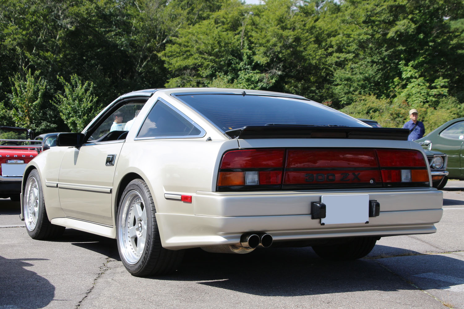 輸出仕様の「NISSAN 300ZX」が人気投票1位！ 三角窓のないエアコンが