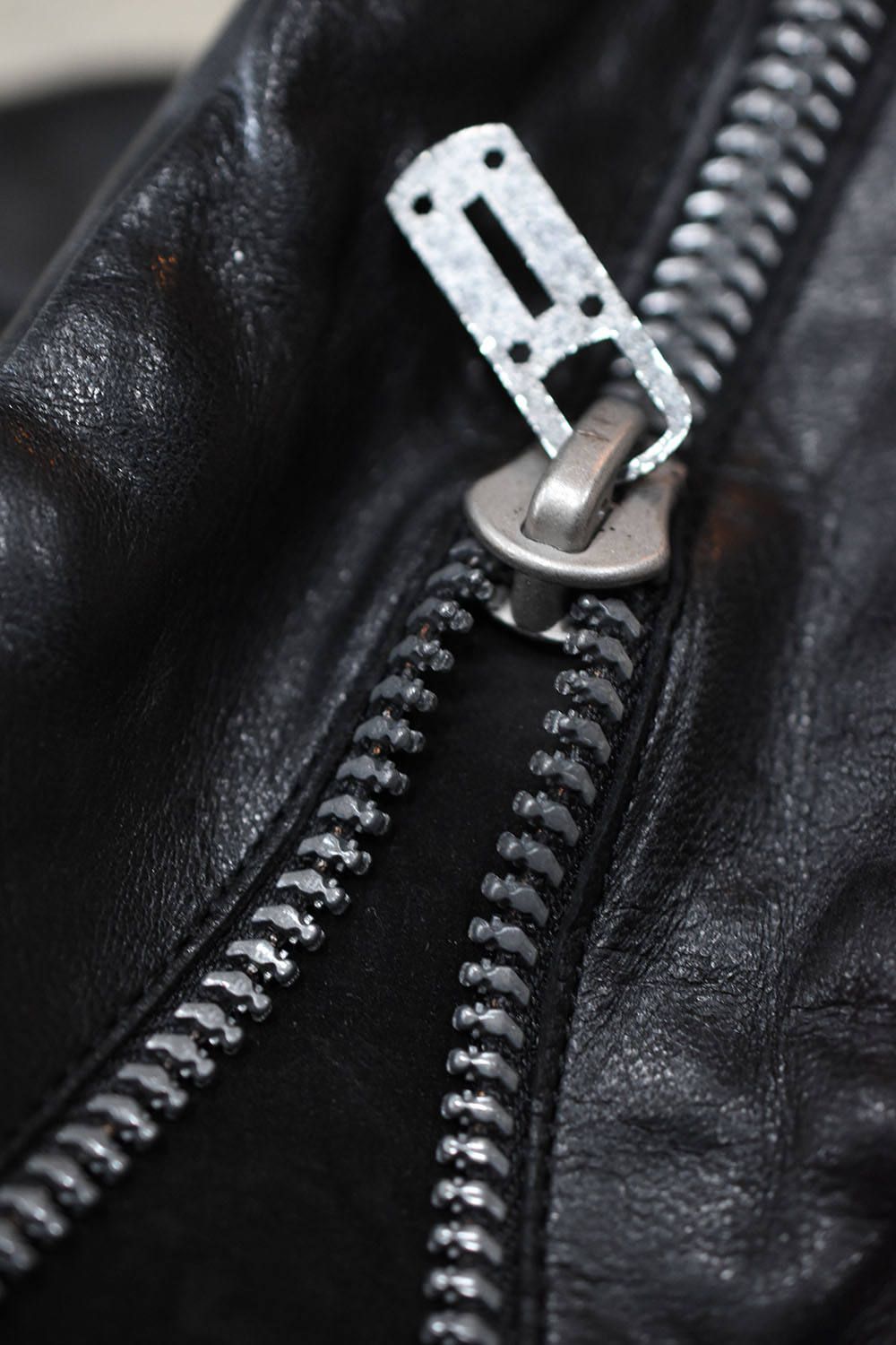 D.HYGEN - Horse Leather ZIP Globe