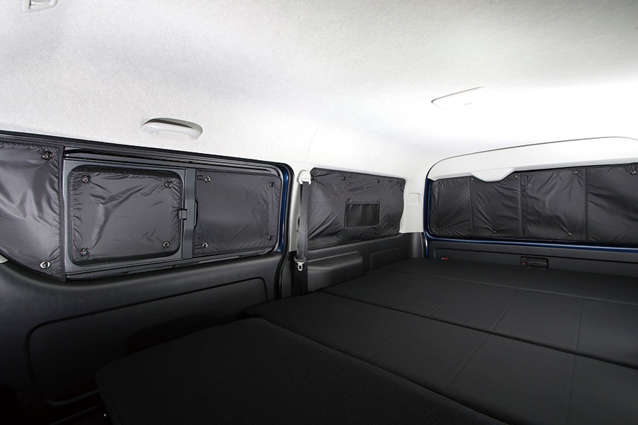 ハイエース専門店 ユーアイビークルのハイエース 遮光パッド リア5面