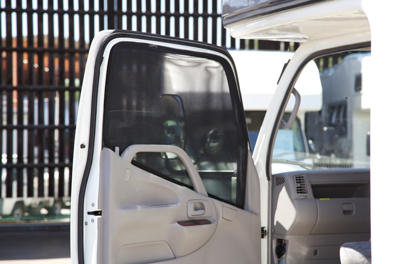 075022】レーザーシェード カムロード 1台分 （フロント2枚）