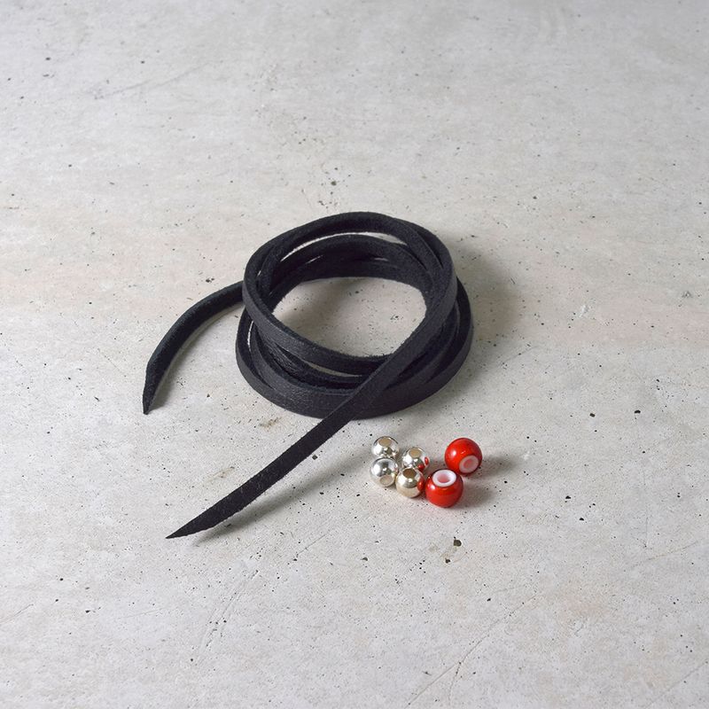 鹿革ヒモ ブラック ビーズ｜全てのシルバーアクセサリー,ペンダント