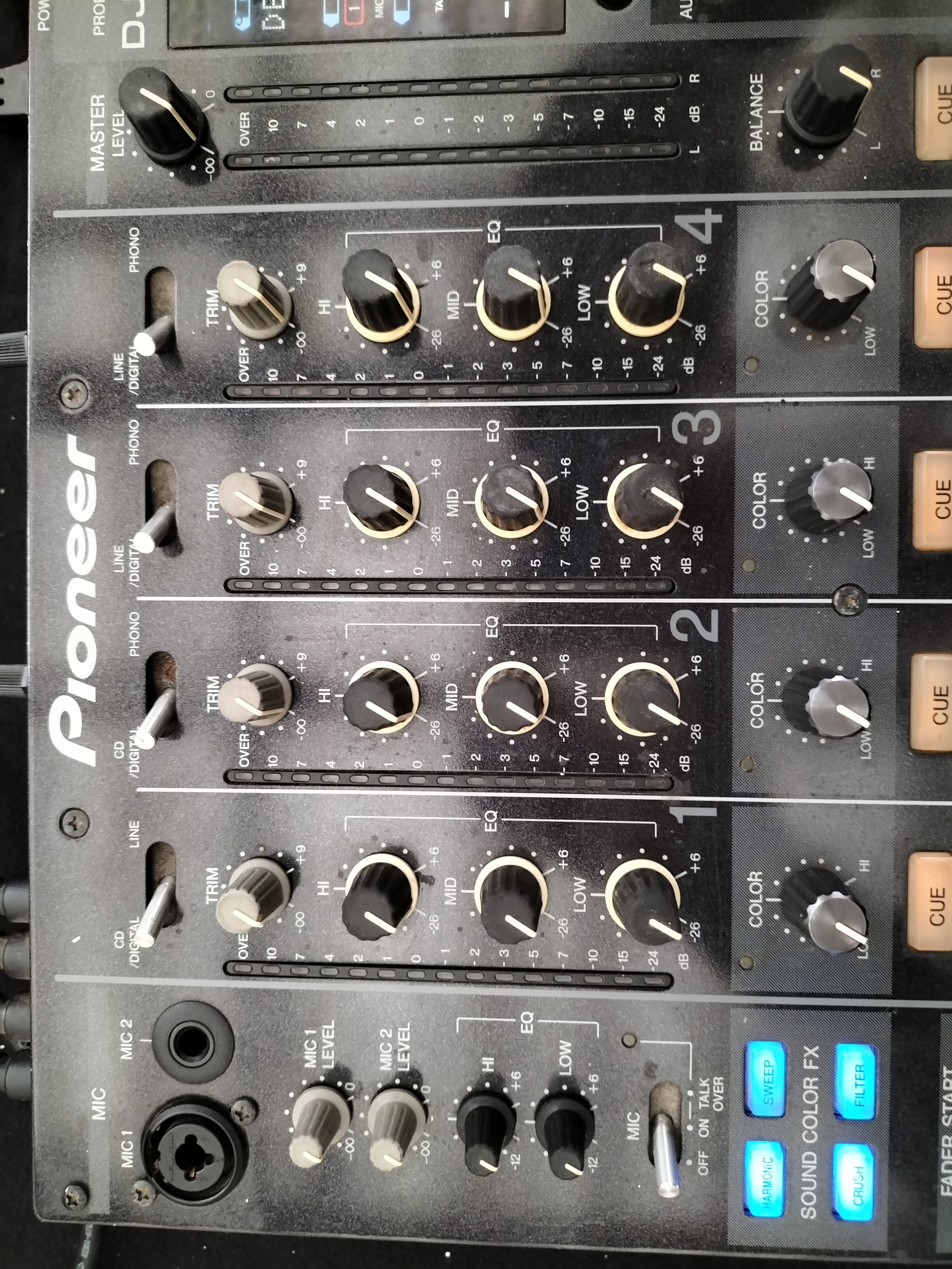 DJM-800 - Pioneer DJM-800 - Audiofanzine