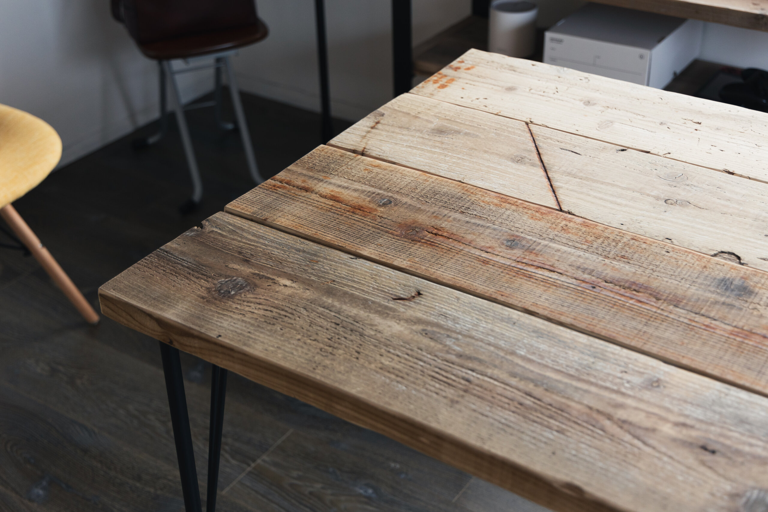 足場板古材とLABRICO（ラブリコ）を使って4人掛けテーブルをDIY