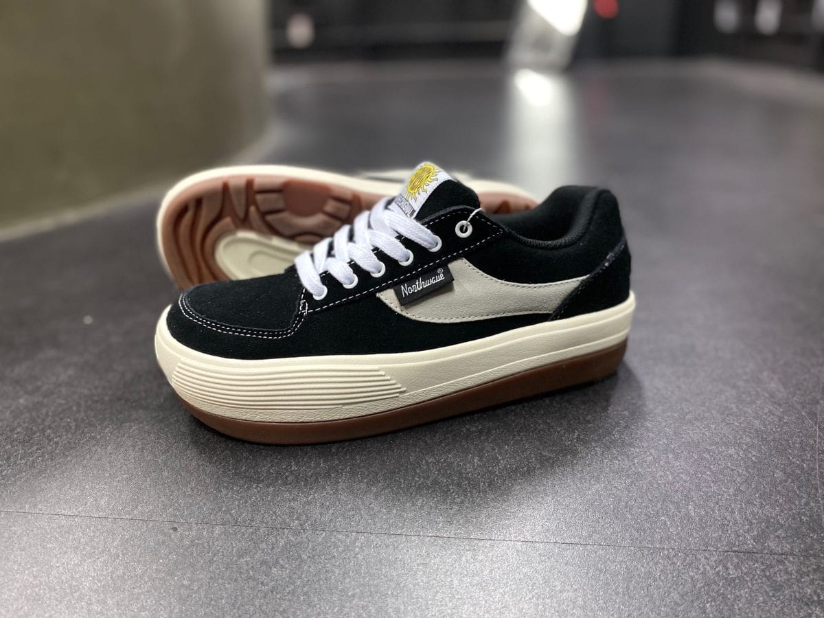 90年代スニーカーブームの注目作】あの厚底が軽量化！ノースウェーブ