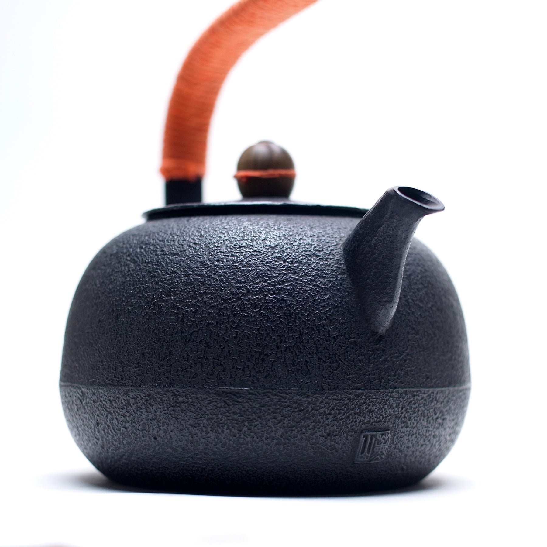 南部鉄瓶｜珈琲ドリップポットC 肌 1.0L – 有限会社薫山工房