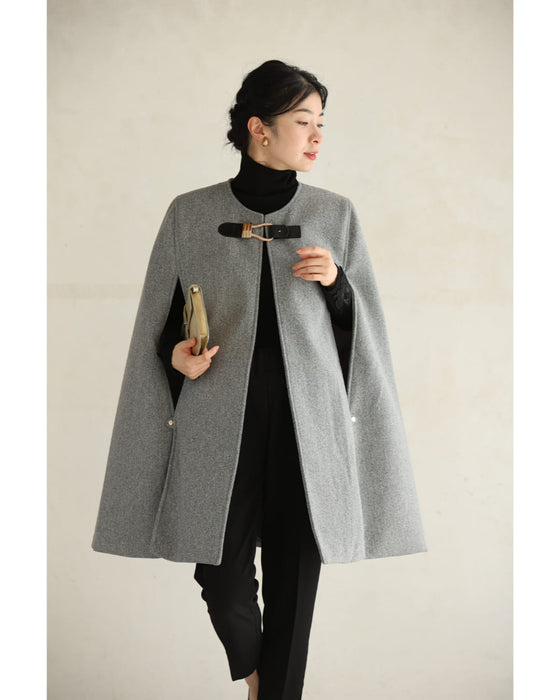 ゆったり身体を包み込むフロントベルトのポンチョコート – ONE PEACE