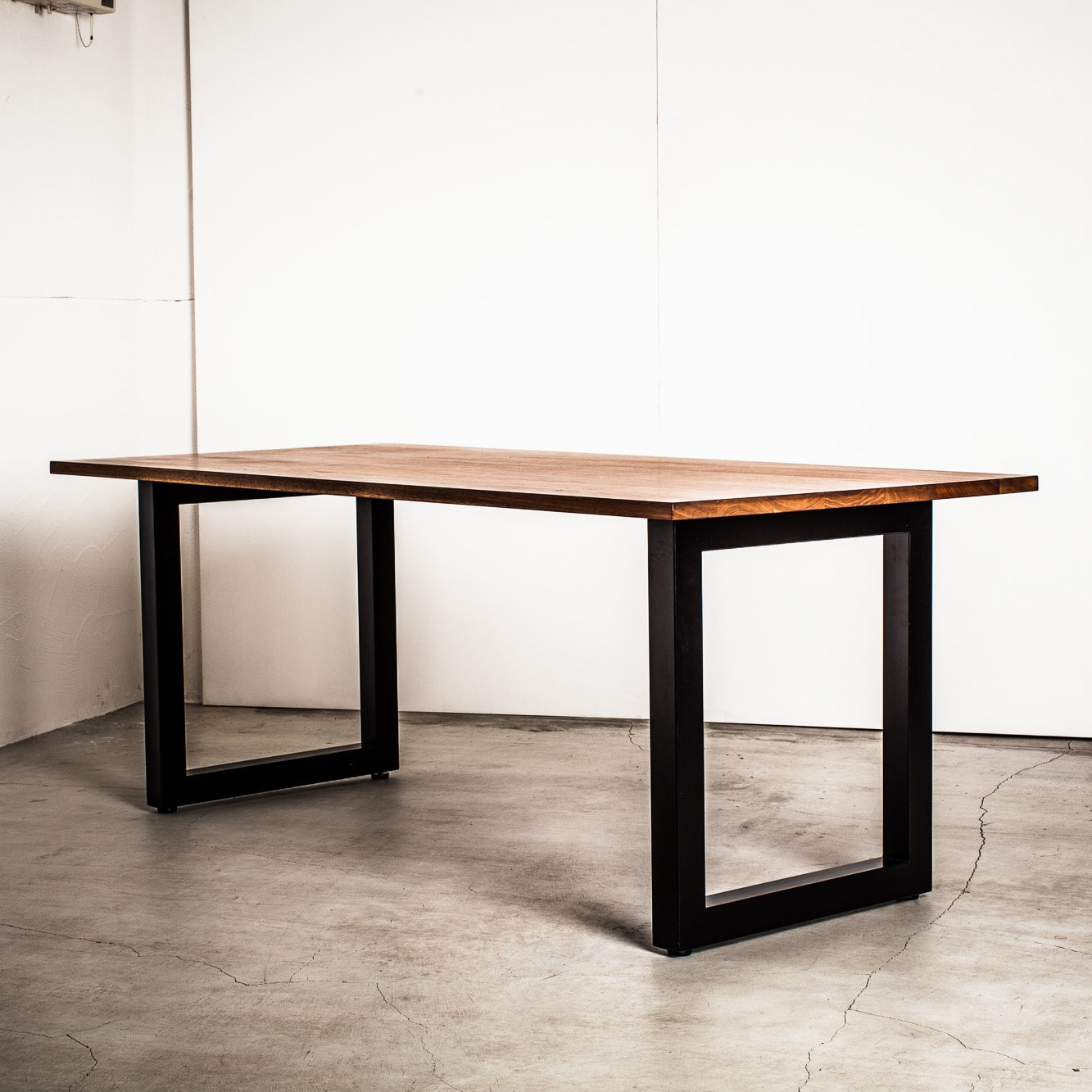 ワイルドウッド ダイニングテーブル(ウォールナット) (幅200cm 奥行