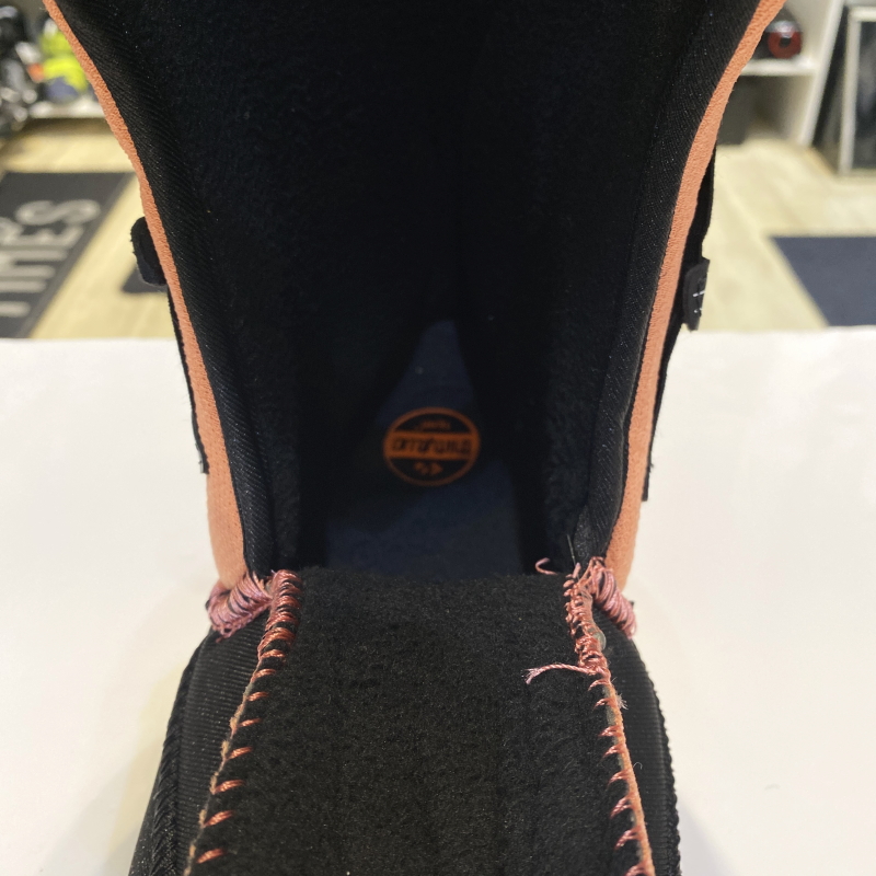 ラスト1点】 【OUTLET】24-25 THIRTYTWO LASHED BRADSHAW カラー