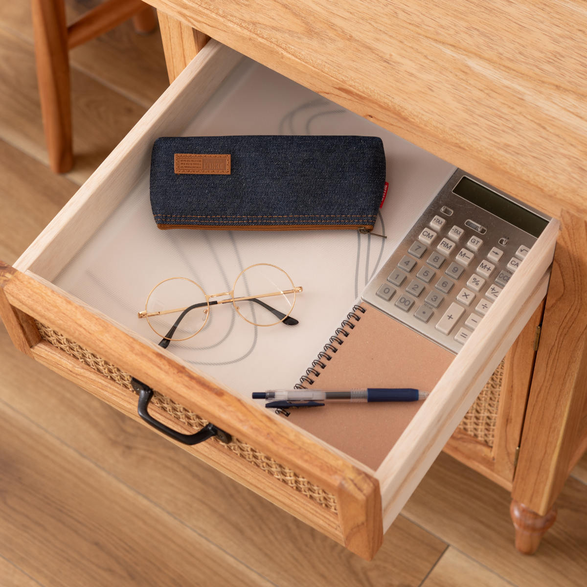 東谷 デスク シンプル 幅112cm 引出し付 ラタン （ 机 パソコンデスク