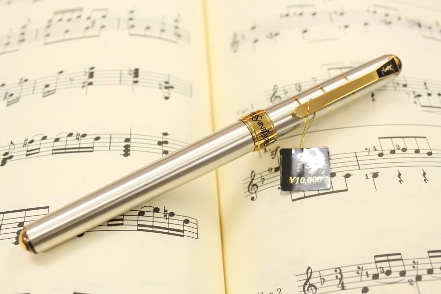 Yves Saint Laurent（イヴ・サンローラン） 万年筆 ラッカーシルバー