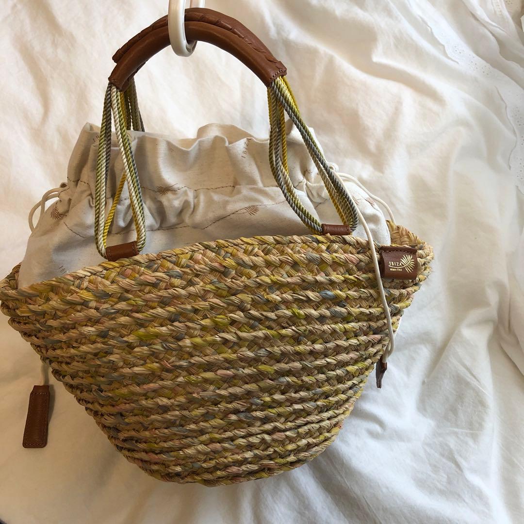 新品　IBIZA かごバック　ラフィア イビサ夏の定番「ラフィアバッグ」に、ドット柄がさりげなく効いた
