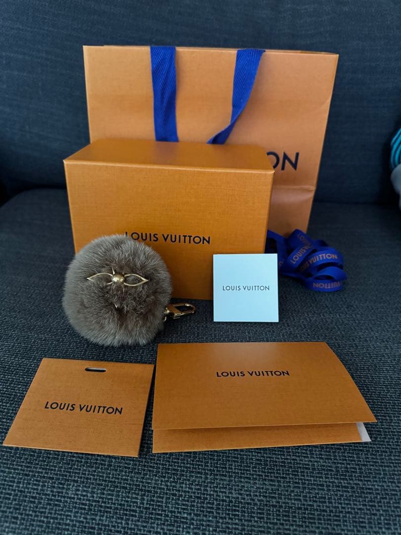 LOUIS VUITTON リアルファーキーホルダー ◇個性を放つ【 LV 】キーホルダー・ヴィヴィエンヌファースキー