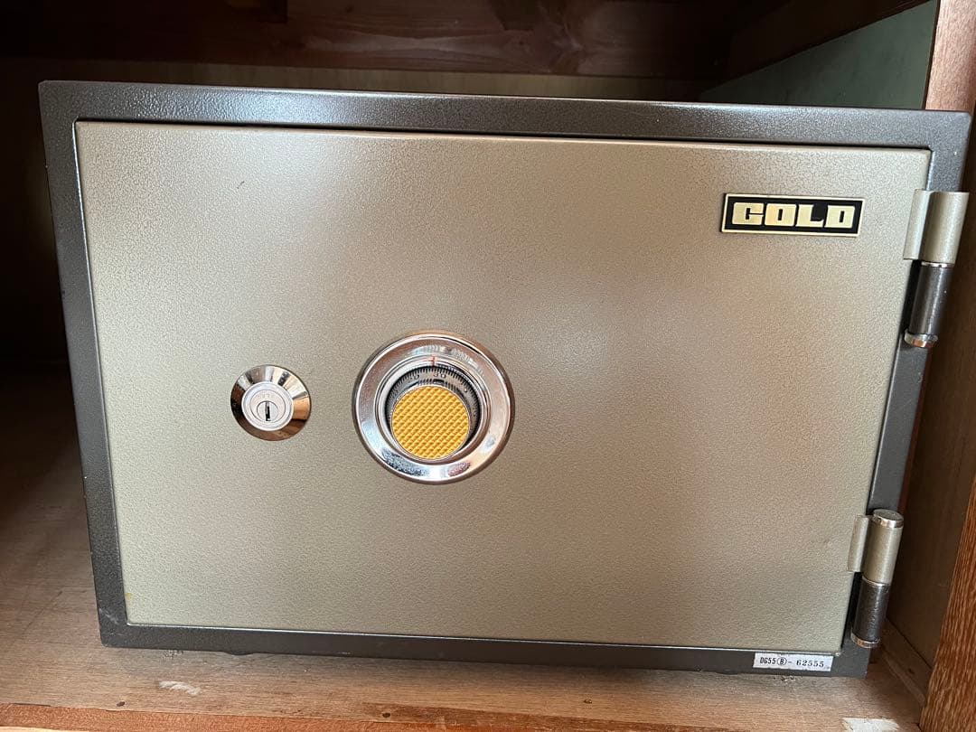 【送料込み・匿名配送】耐火金庫　COLD ダイヤル式・鍵付き　家庭用金庫 金庫 家庭用 小型 a5 テンキー式 業務用 鍵 非常解錠キー 防犯対策