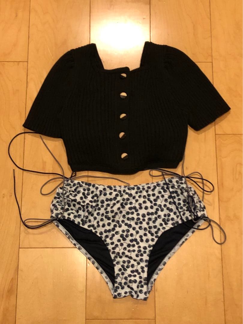 【美品】Her lip to チェリー柄　水着 水着 チェリービキニ さくらんぼ柄 さくらんぼプリント リボン 紐