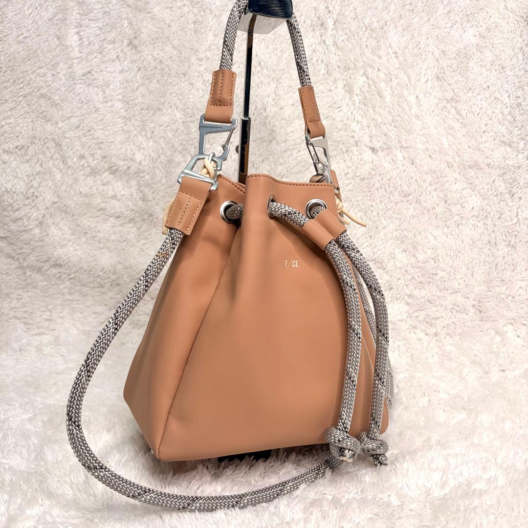 F/CEエフシーイー テックレザー 撥水加工ドローストリングバッグ　ベージュ F/CE. (エフシーイー) TECH LEATHER DRAWSTRING POCHETTE / テック